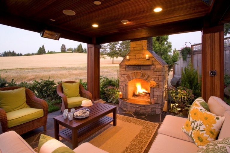 Outdoor Entertainment Ideas for the Summer Center Stage A/V